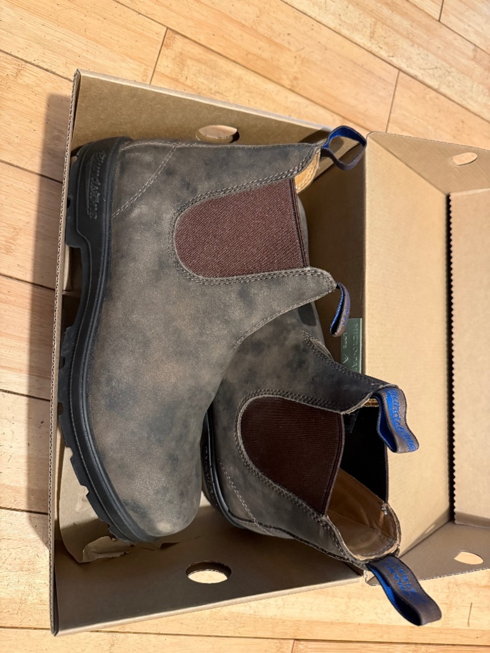 Blundstone 584 Thermal Series Unisex Waterproof Premium Leather Chelsea Boots